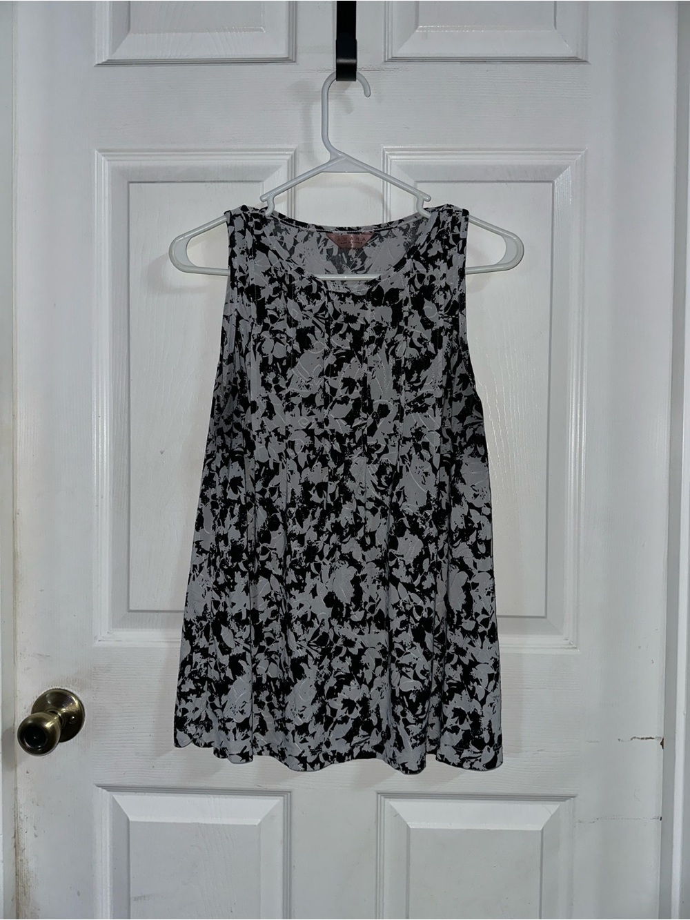 Amana Black And Gray Top Size Medium